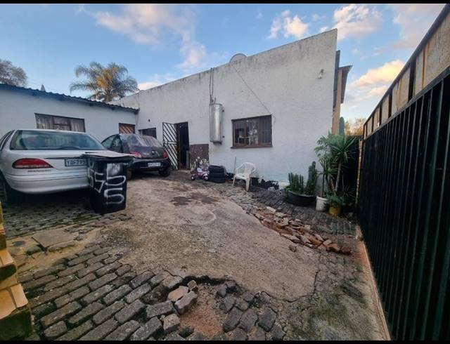 5 BEDROOM HOUSE FOR SALE IN VREDEDORP